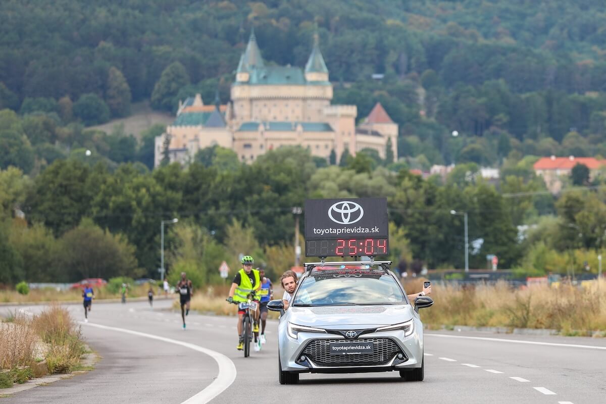 MAT-obaly, s.r.o. je partnerom udržateľnosti Brose Night Run Prievidza 2024