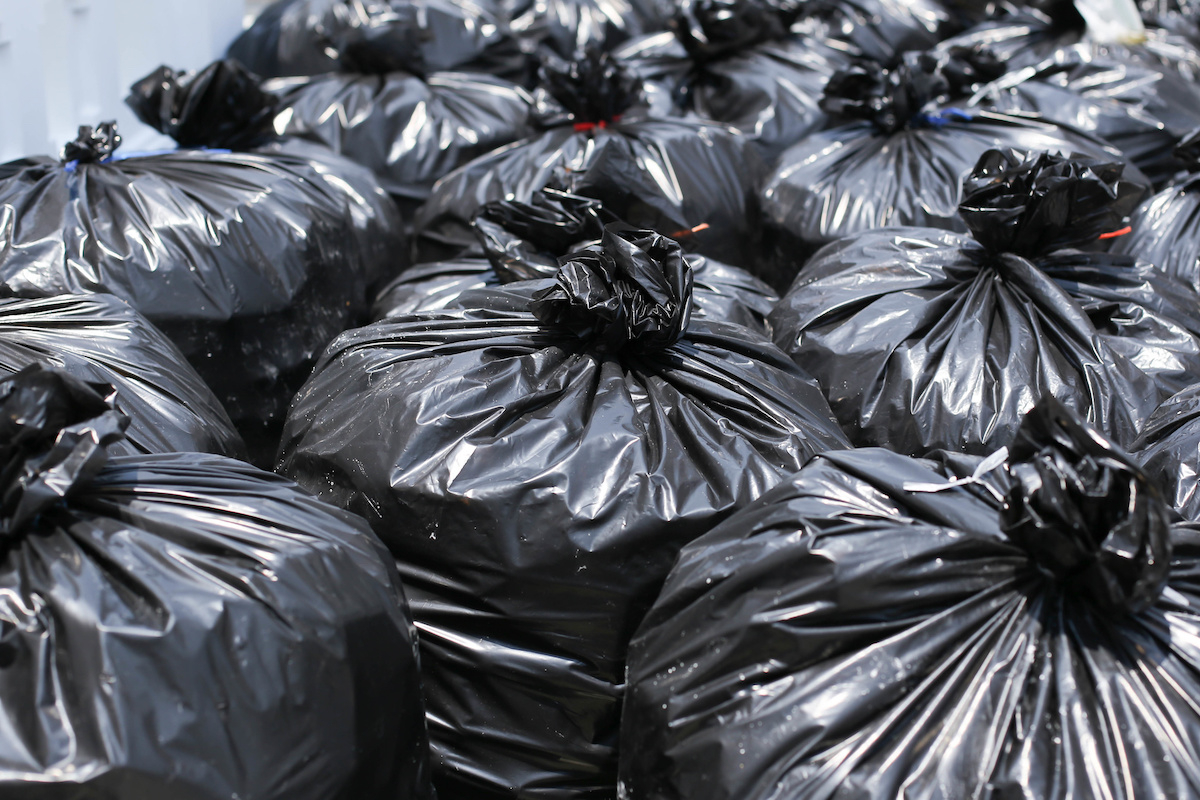 Prečo vybrať  na jarné upratovanie v prírode vrecia na odpad zo 100 % recyklovaných materiálov?